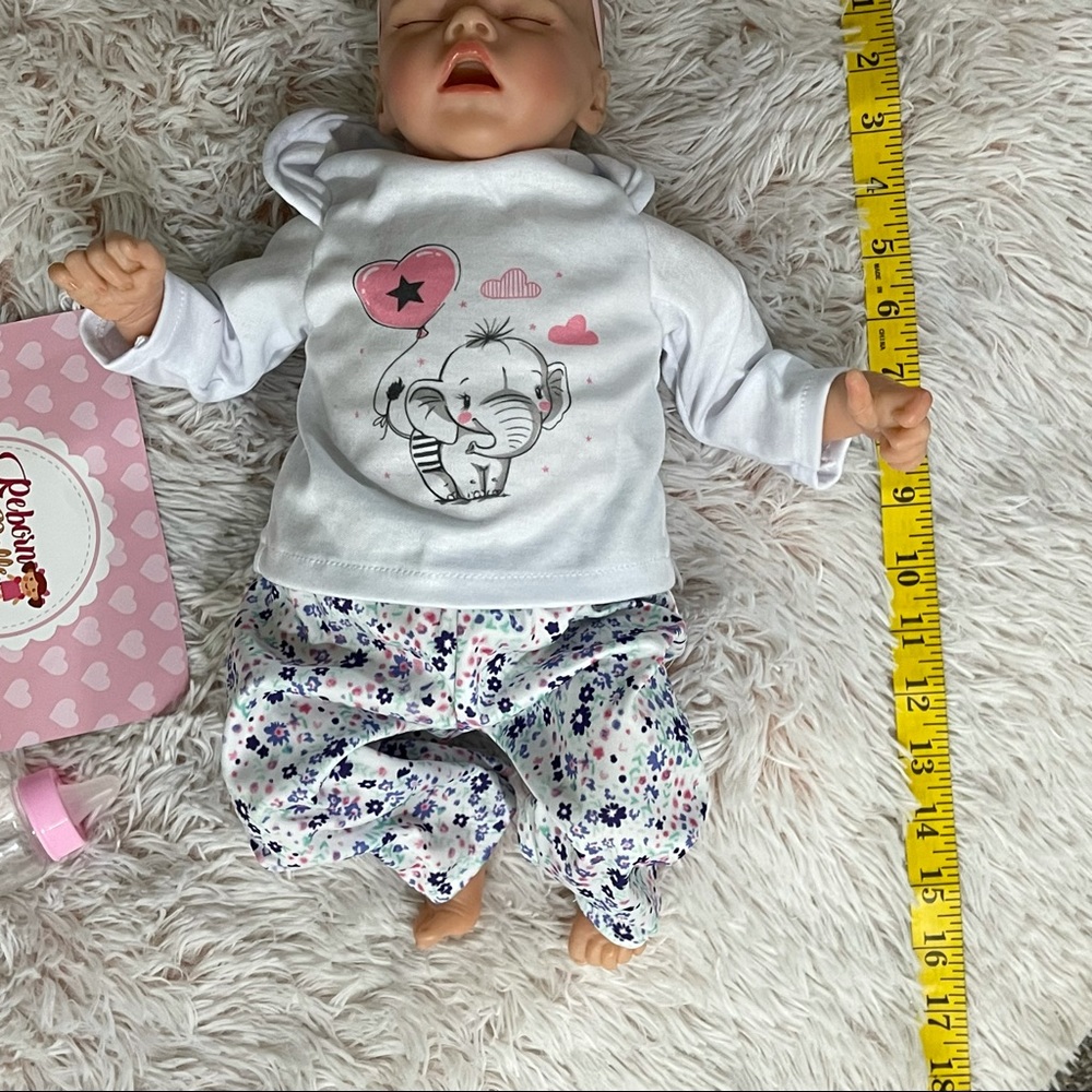 Reborn life-like infant doll Happy Day cloth body - Picture 7 of 9